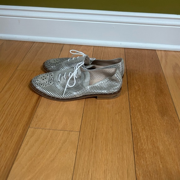 Chic Silver Perforated Women's Loafers - Picture 3 of 3